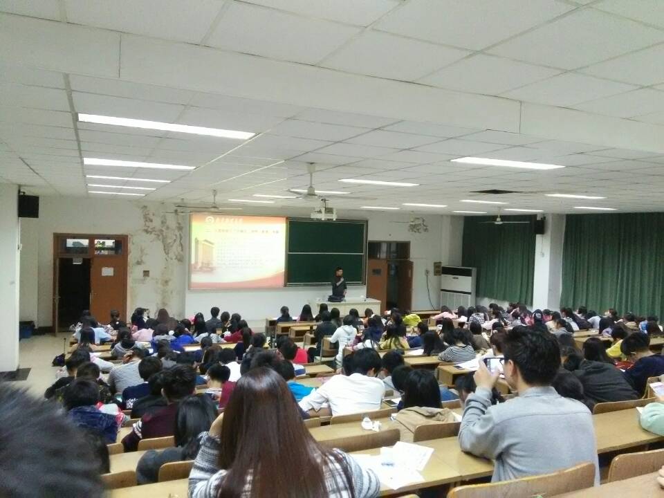 伟德bv1946官网新生团校第一讲.jpg